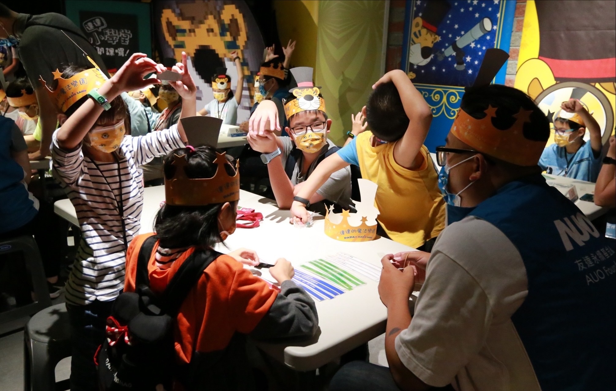 k1体育以永续理念推动全人教育计划，内外结盟储备科普教育人才，荣获亚太永续行动奖社会共融面的金奖肯定