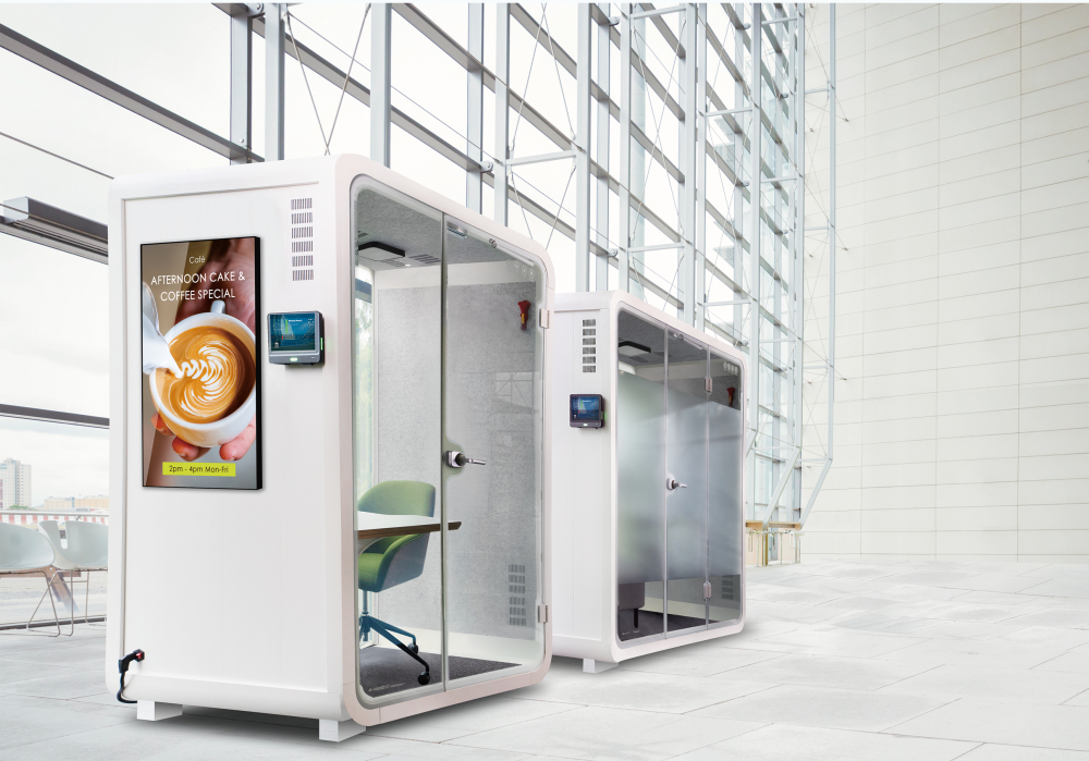 k1体育子公司达擎之智慧行动办公舱，采用PDLC智能调光玻璃设计，透过通电与断电的电流切换，呈现透明与雾面效果，具节能降耗特性并兼顾隐私，确保信息安全