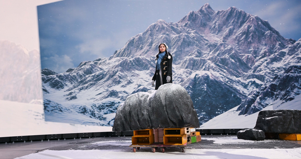 友達顯示屏專業調校技術與專案安裝經驗，使顯示屏呈現創作者想表達的精緻內容，讓表演者有沉浸式臨場感使演出逼真