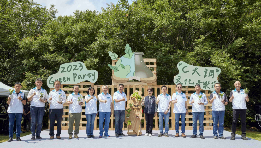 友達光電攜手供應商夥伴及台中市政府，共同倡議及推廣加樹減塑、節能減碳的淨零綠生活