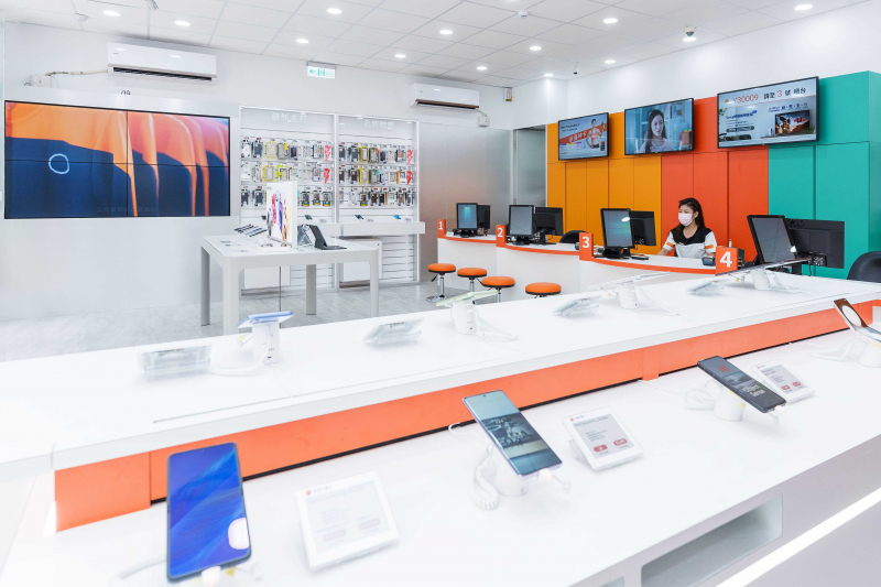 創利空間智慧零售軟硬整合方案，協助台灣大哥大門市完成數位內容行銷系統的佈建，打造全新世代的數位服務據點