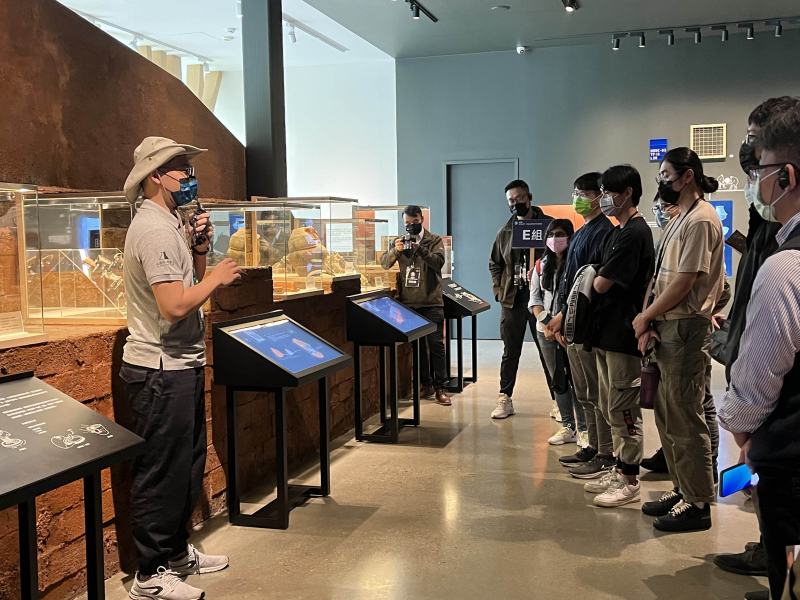 友達招募員工為文化志工，擔任文化館導覽大使，積極推廣文資保存、文史教育