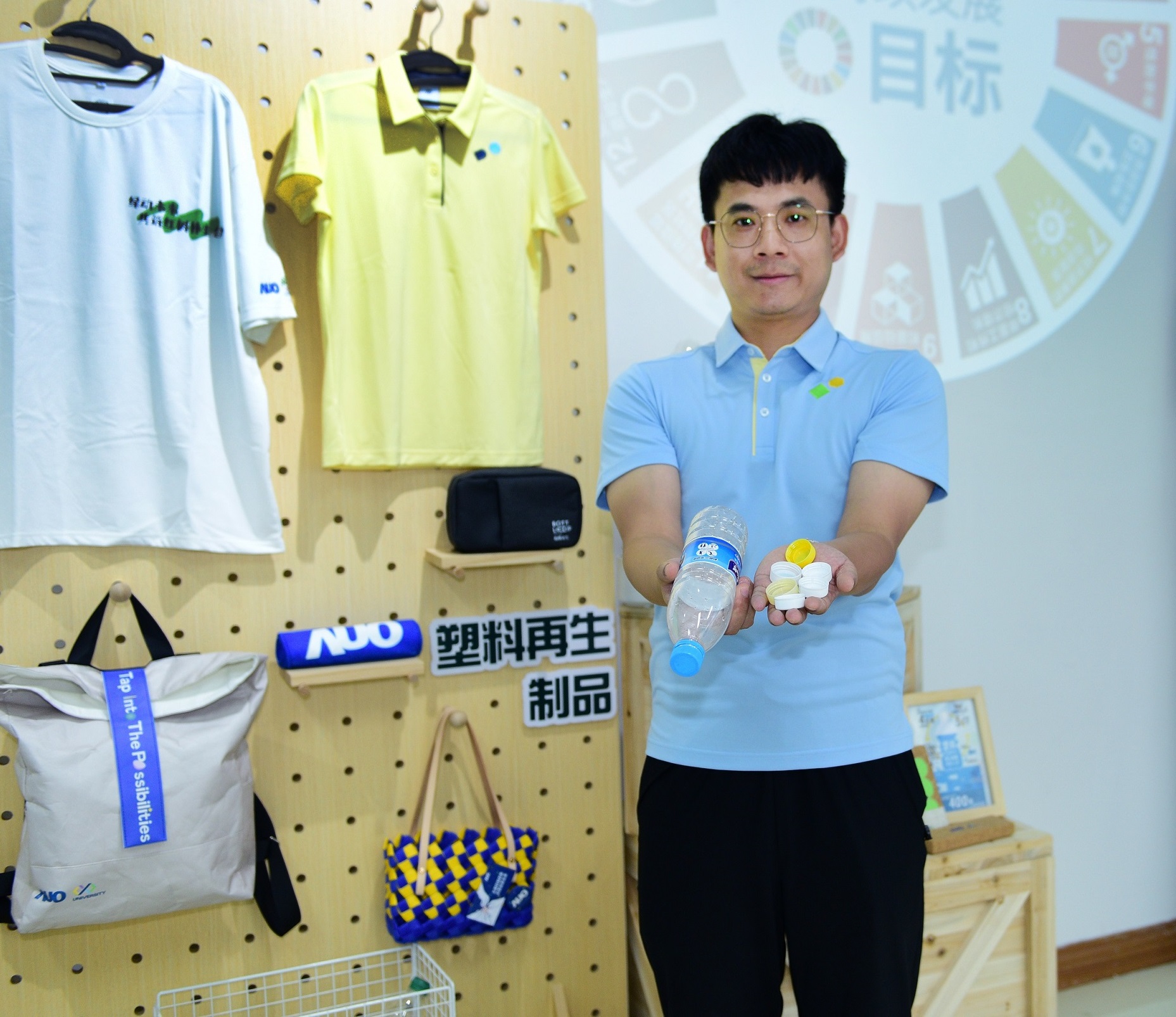 「2024智慧k1体育展」永续发展馆中，展示k1体育厦门驱动永续发展之成果，包含将厂内废弃物再制为实用物品，将永续发展理念深植于员工生活日常实践