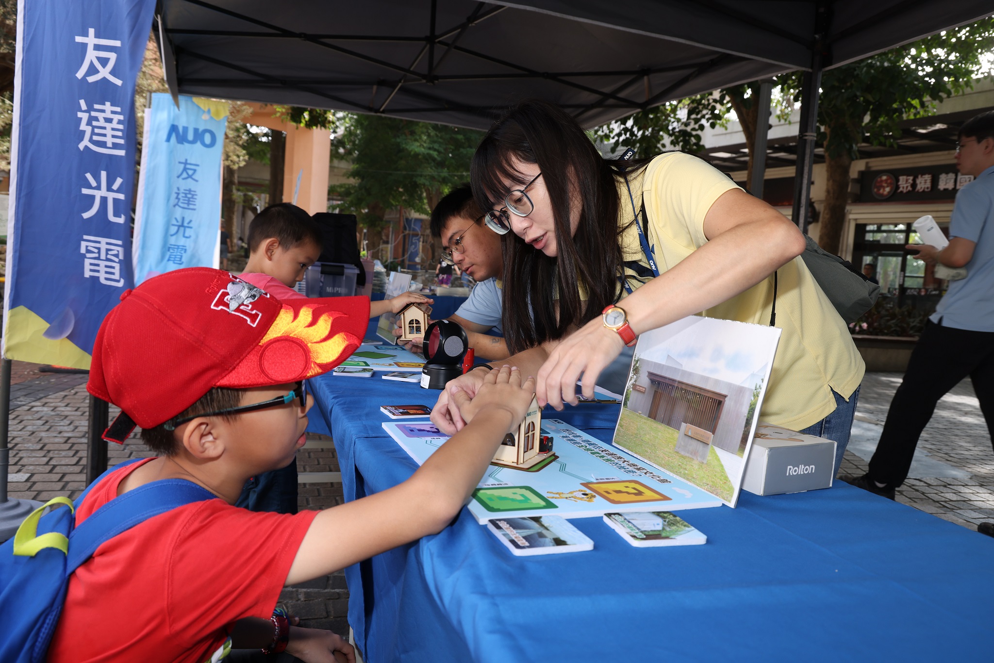 友達投入永續素養教育多年，從自身的環境教育場域走入校園、各式活動現場，合作夥伴亦擴及到NGO、公部門與供應鏈，豐碩成果獲「社會共融領袖獎」