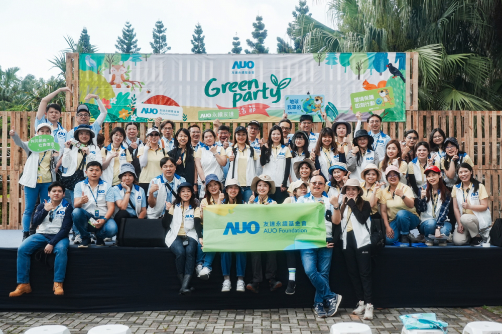 友達積極推動低碳轉型、節能減碳與減塑行動，落實環境承諾與社會責任，榮獲「台灣百大永續典範企業獎」