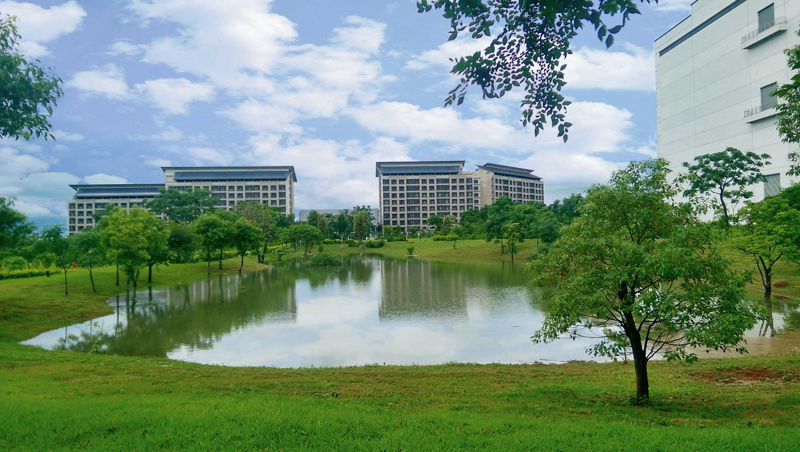友達在氣候變遷與水安全兩大主題，獲CDP雙A全球領導級肯定。在氣候變遷面，友達重視營運廠區自然共生，透過TNFD國際框架制定自然衝擊相關的調適與減緩策略，強化企業氣候韌性