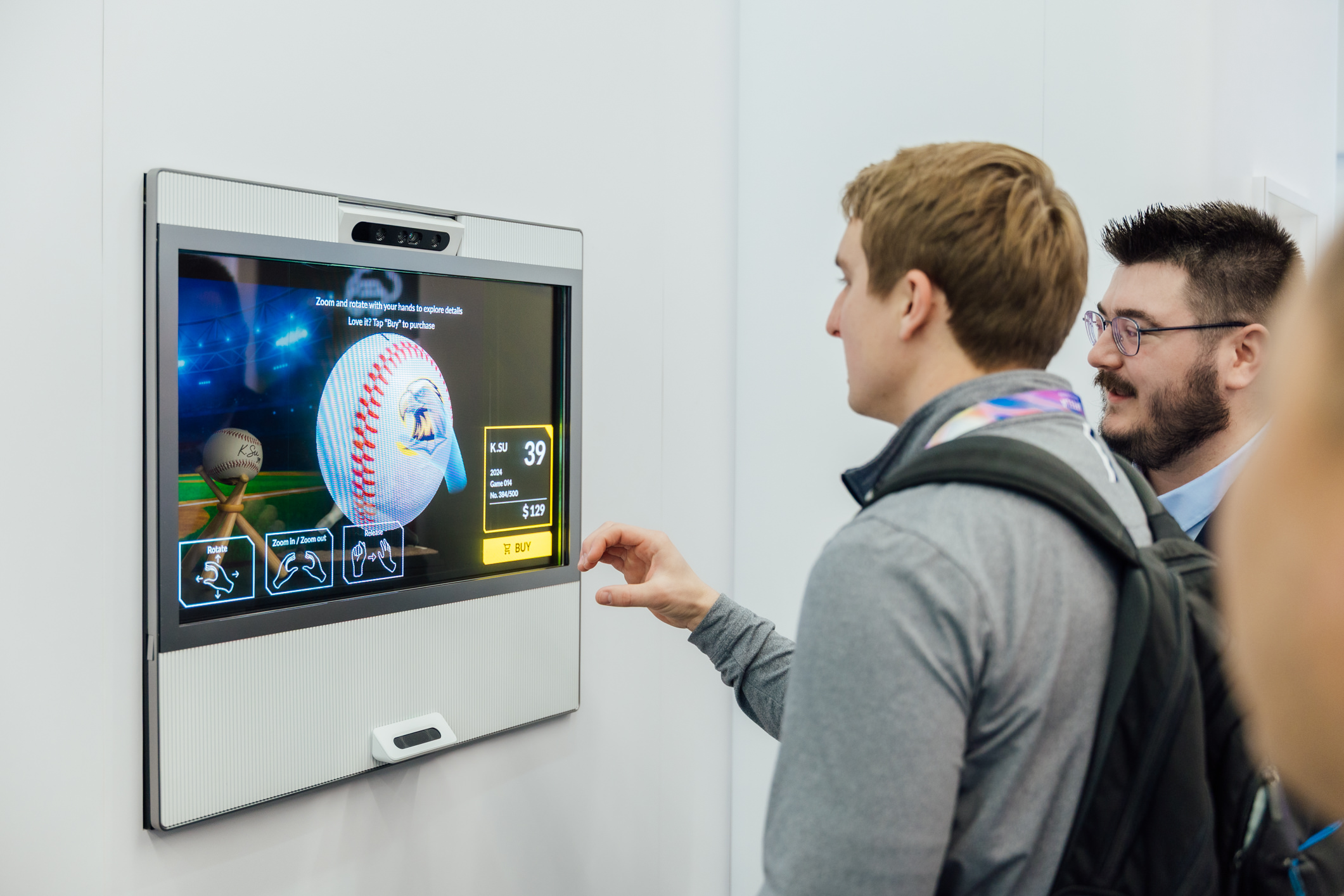 友達智慧移動透過專屬展間，與客戶深度聚焦，密切探討產品協作共創的機會與落地的可能性，激發人車互動的創新再進化，並結合輸出國際的Micro LED前瞻技術跨界應用，揭開更多元精彩的應用情境。