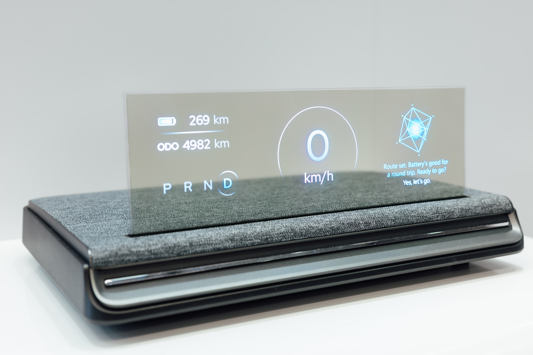 全球首款Aero Module透明Micro LED顯示器模組外觀輕盈通透，可與數位內容完美融合，提供動態顯示、先進控制、個人化沉浸感受。